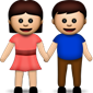 Gutt og jente holder hender